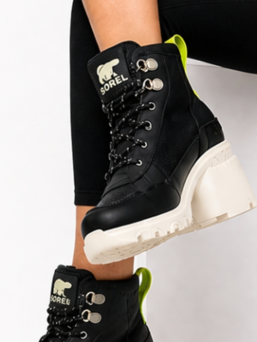 Sorel Kinetic Sneaker Boots Black Platform Lace Up Women’s 7.5